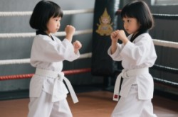 《双胞胎萌娃攻略离婚爸妈》(42集) 萌娃短剧全集免费在线观