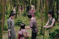 《惊逃荒路上她捡到了一代君王》(78集) 荒途穿越短剧全集免费看