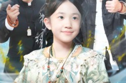 《弹幕护体老祖她又爆红了》(87集) 爆笑短剧全集免费观看