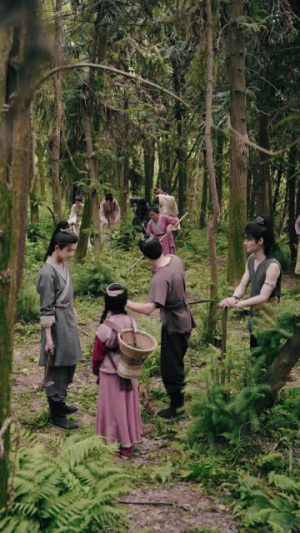 惊逃荒路上她捡到了一代君王(78集) 惊逃荒路上她捡到了一代君王(78集)短剧太好看了精彩推荐