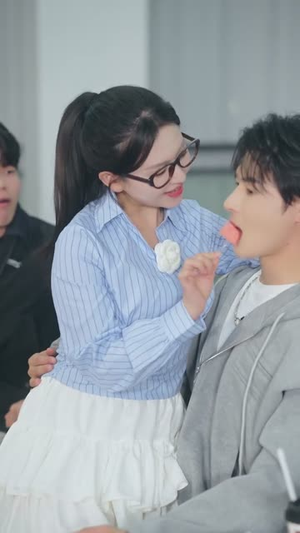 攻略女神，我选择上交自己（80集）亿万短剧抢先看